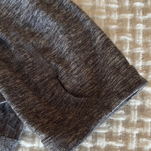 Gently Loved Women’s Gray Quarter-Zip Long Sleeve Top by NIKE Running - Picture 4 of 9